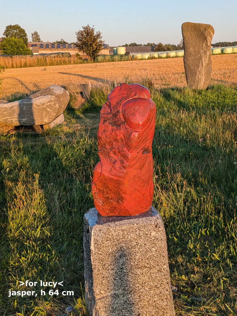 Skulptur aus Jaspis sculpture from jasper